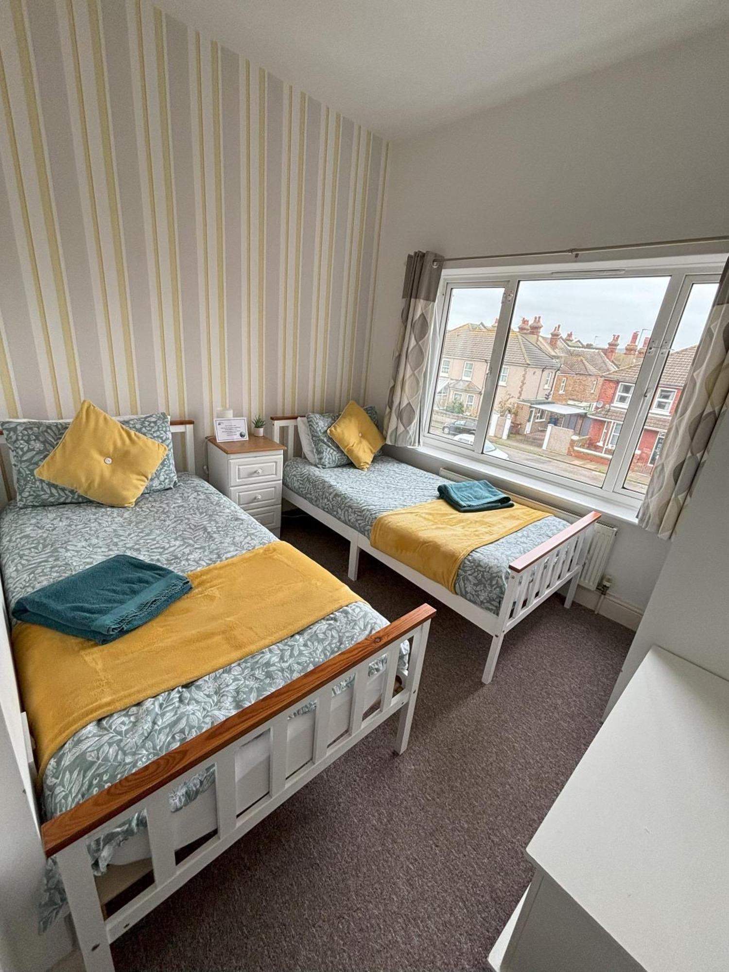 Seabreeze Apartment Істборн Екстер'єр фото